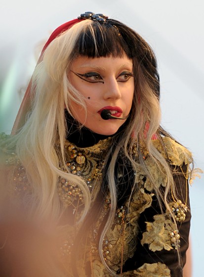 gaga-cannes-show-413x560.jpg
