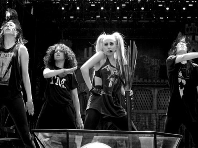 gaga-rehearsal--640x480.jpg