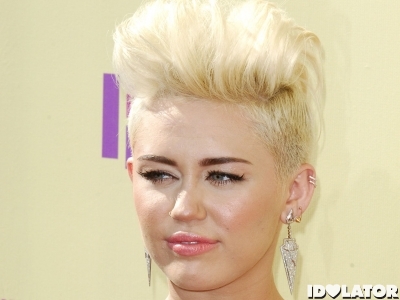 What Do You Call Miley Cyruss Haircut | what do you call miley cyrus hairstyle man with scissors What Do You Call Miley Cyruss Haircut | what do you call miley cyrus hairstyle man with scissors