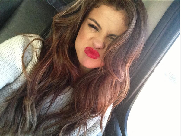 Selena Gomez te enseña como sacarte la selfie perfecta - Imagen 3