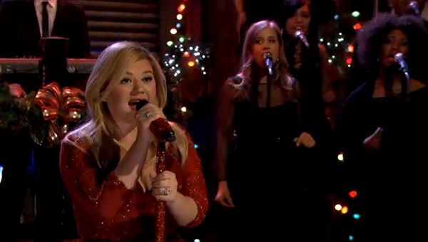 watch kelly clarkson perform underneath the tree on watch kelly clarkson perform underneath the tree on