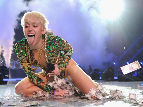 Miley Cyrus quiere que haya marihuana en todas las mesas de su boda - Imagen 2