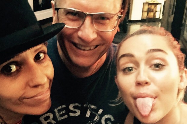 linda perry kerry brown miley cyrus hit the studio with linda perry idolator linda perry kerry brown miley cyrus hit the studio with linda perry idolator