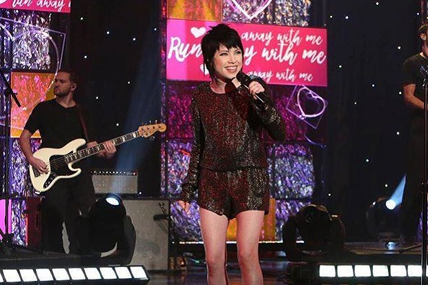Who is carly rae jepsen dating now