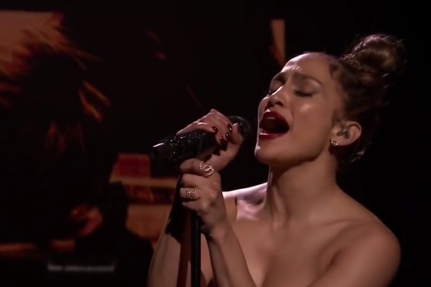 jennifer lopez stripping nude poopy butt naked women